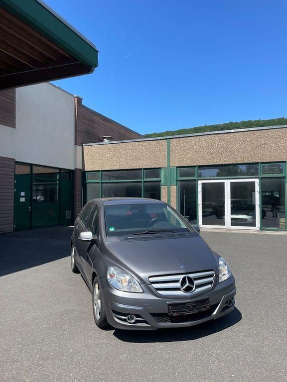 Grau Gebraucht 2009 Mercedes B180 Van / Kleinbus | 3.990 € (Superpreis) - Bild 1/4
