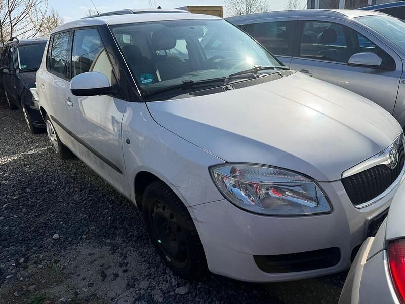 Gebraucht Skoda Fabia 68 PS (50 kW) 2011 Weiß Limousine
