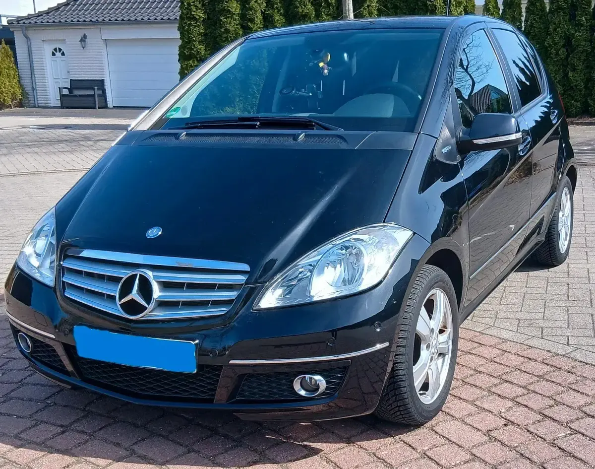 Używany Mercedes A160 95 KM (69 kW) 2011 Czarny Sedan/Limuzyna