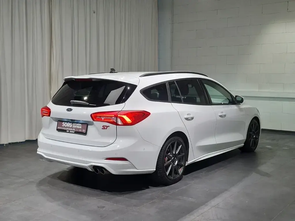 Używany Ford Focus ST 190 KM (139 kW) 2021 Biały Hatchback