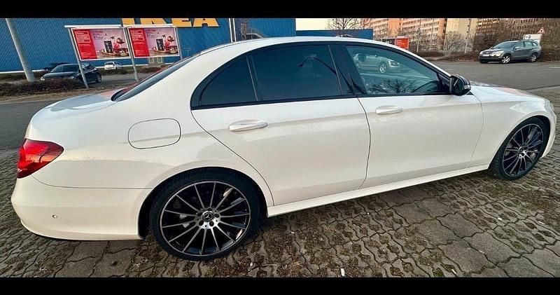 Gebraucht Mercedes E200 AMG line 150 PS (110 kW) 2017 Weiß Limousine