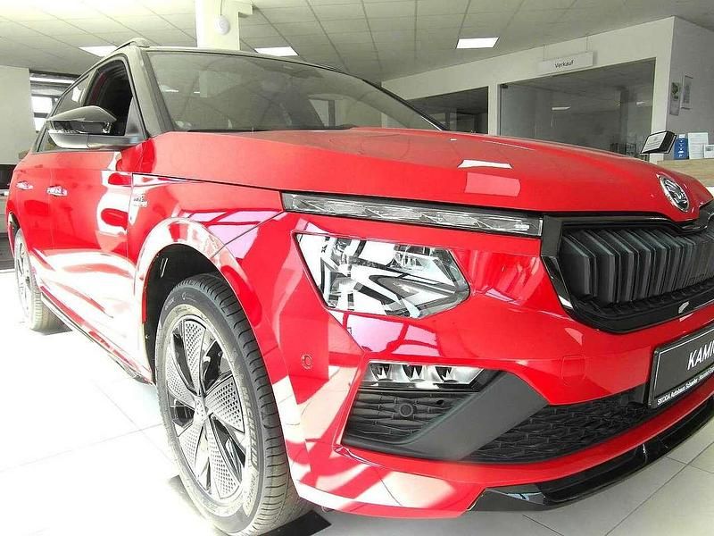 Velevt rot/dach schwarz Gebraucht 2025 Skoda Kamiq SUV | 33.950 € - Bild 1/4