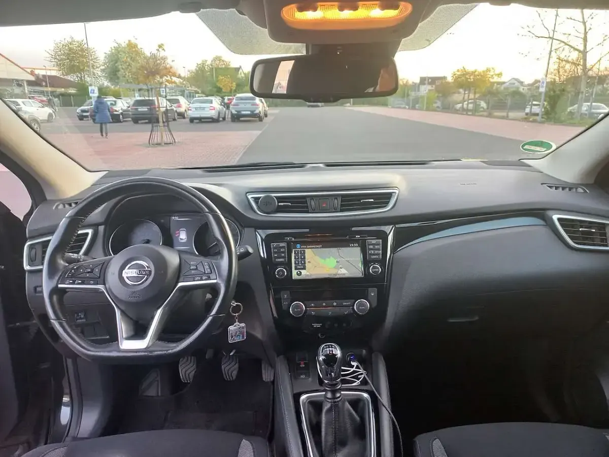Gebraucht Nissan Qashqai N-Connecta 116 PS (85 kW) 2018 Schwarz SUV