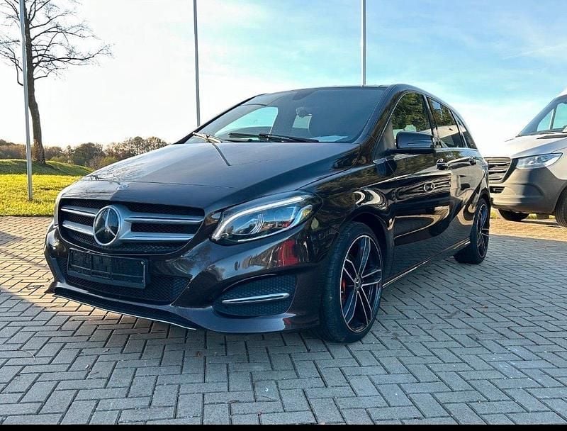 Gebraucht Mercedes B200 AMG line 136 PS (100 kW) 2015 Braun Van / Kleinbus