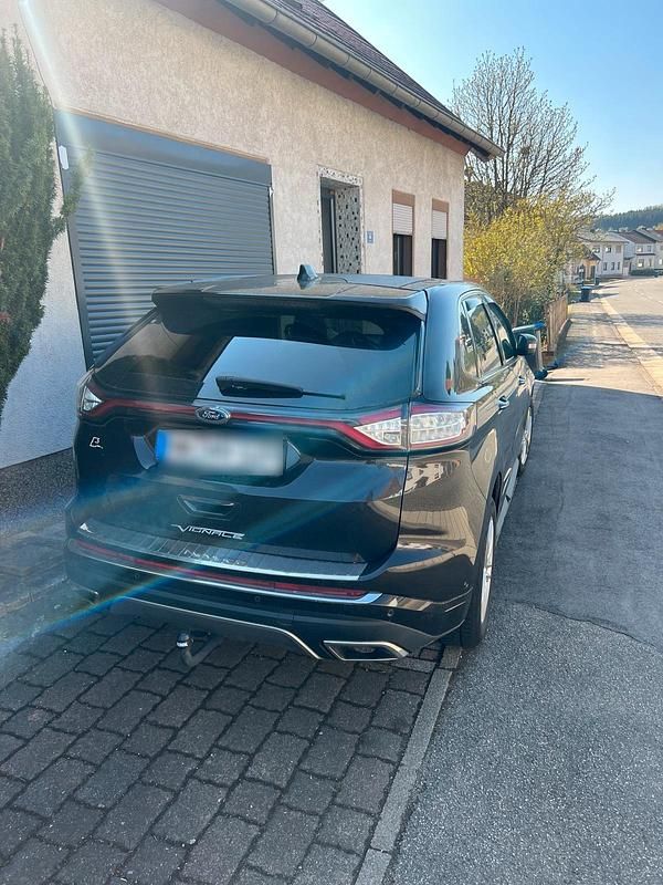Second-hand Ford Edge Vignale 209 CP (153 kW) 2017 Negru SUV