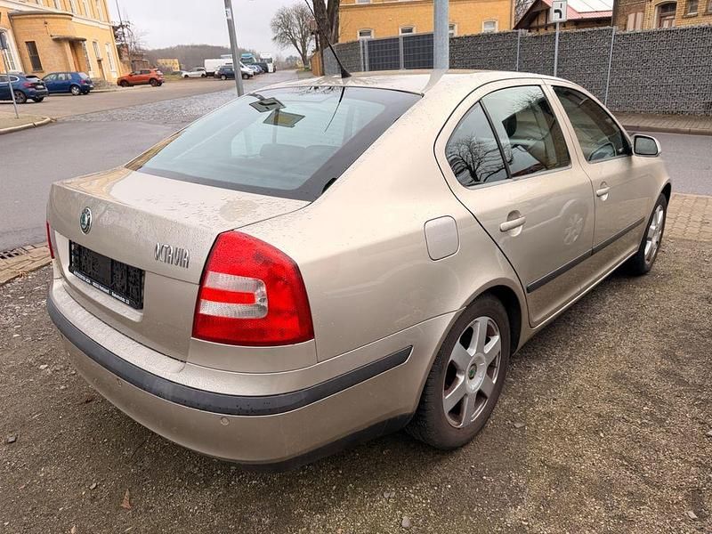Gebraucht Skoda Octavia Elegance 116 PS (85 kW) 2005 Beige Limousine