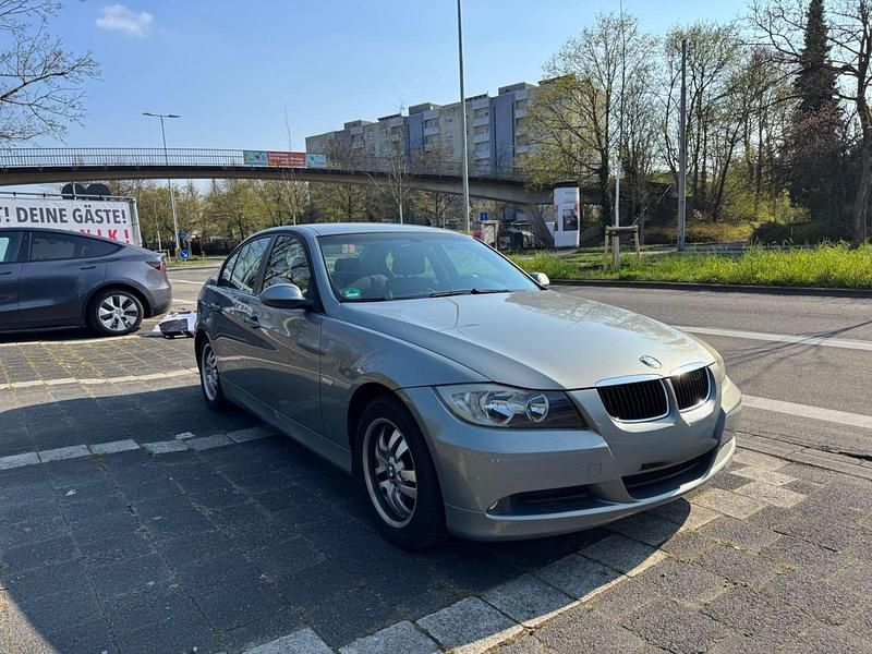Gebraucht BMW 320 150 PS (110 kW) 2005 Silber Limousine