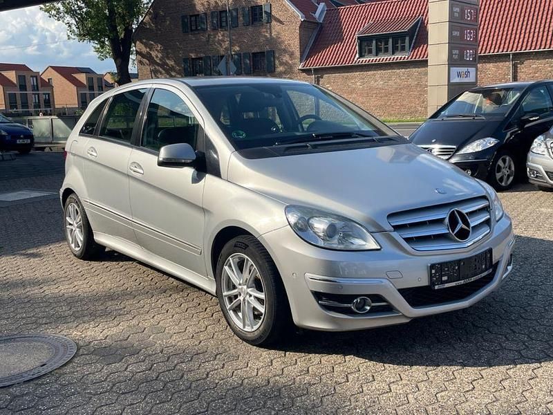 Silber Gebraucht 2009 Mercedes B200 Sport Van / Kleinbus | 4.590 € (Guter Preis) - Bild 1/4