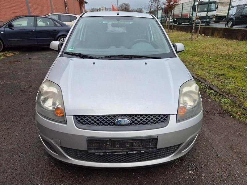 Silber Gebraucht 2009 Ford Fiesta Trend Limousine | 1.450 € (Superpreis) - Bild 1/4