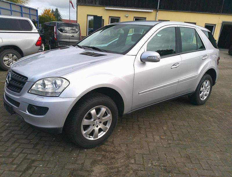 Silber Gebraucht 2006 Mercedes ML280 SUV | 6.999 € (Guter Preis) - Bild 1/4