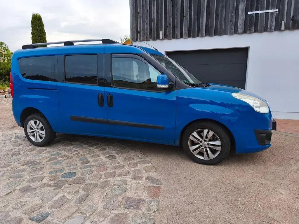 Gebraucht Opel Combo Edition 120 PS (88 kW) 2017 Blau Van / Kleinbus