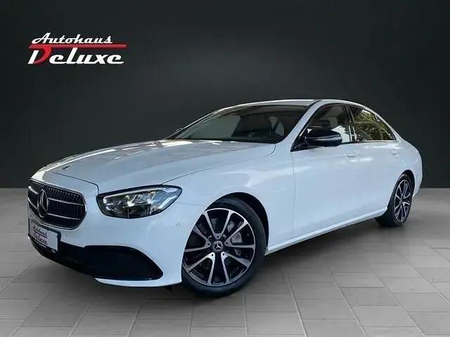 Polarweiss Gebraucht 2020 Mercedes E220 Avantgarde Limousine | 32.900 € (Teuer) - Bild 1/4