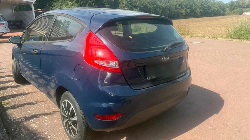 Beige Gebraucht 2011 Ford Fiesta Kleinwagen | 2.400 € (Superpreis) - Bild 1/4