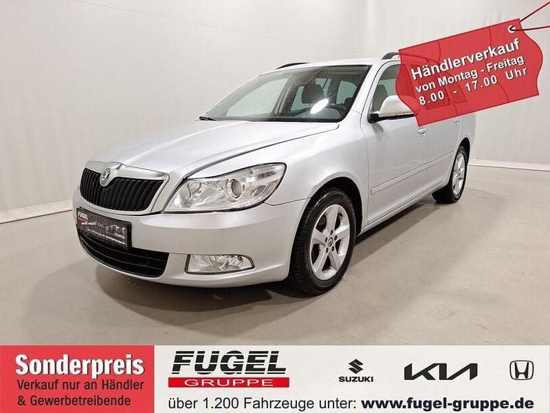 Brilliantsilber metallic Gebraucht 2013 Skoda Octavia Best of Kombi | 4.499 € (Superpreis) - Bild 1/4