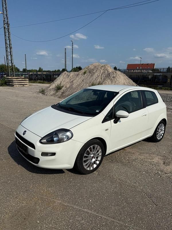 Weiß Gebraucht 2012 Fiat Punto Kleinwagen | 2.950 € (Fairer Preis) - Bild 1/4