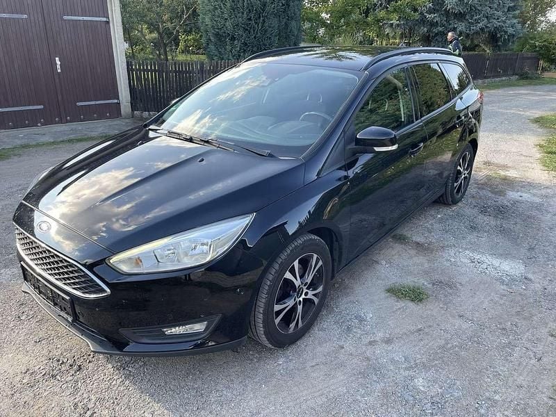 Schwarz Gebraucht 2017 Ford Focus Titanium Kombi | 7.990 € (Fairer Preis) - Bild 1/4