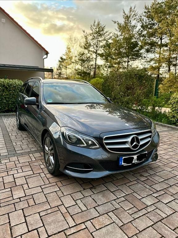 Second-hand Mercedes E200 136 CP (100 kW) 2013 Gri Berlinǎ