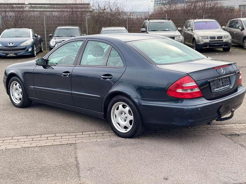 Gebraucht Mercedes E200 122 PS (89 kW) 2004 Smaragdschwarz  metalliclack Limousine
