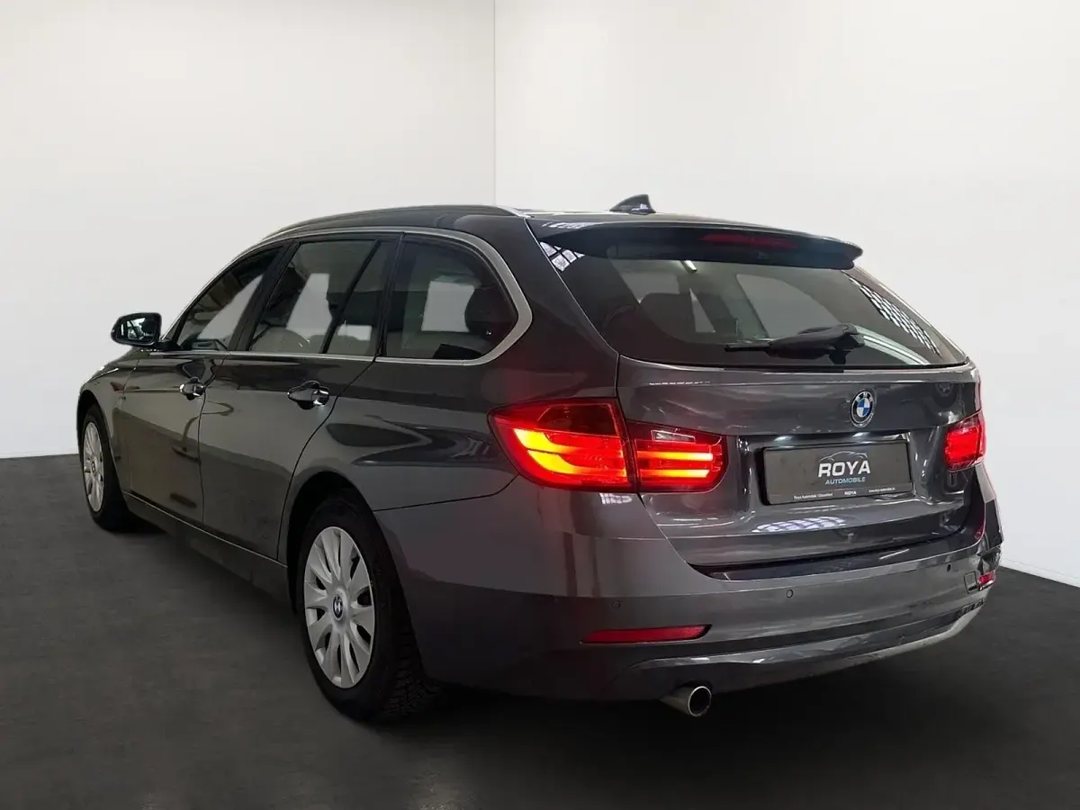 Gebraucht BMW 318 Sport Line 143 PS (105 kW) 2013 Grau Kombi