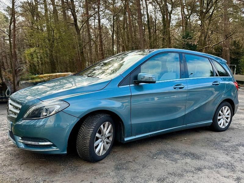Gebraucht Mercedes B220 185 PS (136 kW) 2013 Blau Van / Kleinbus