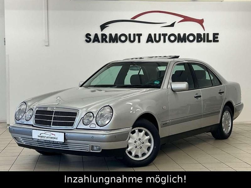 Silber Gebraucht 1998 Mercedes E240 Elegance Limousine | 11.890 € - Bild 1/4