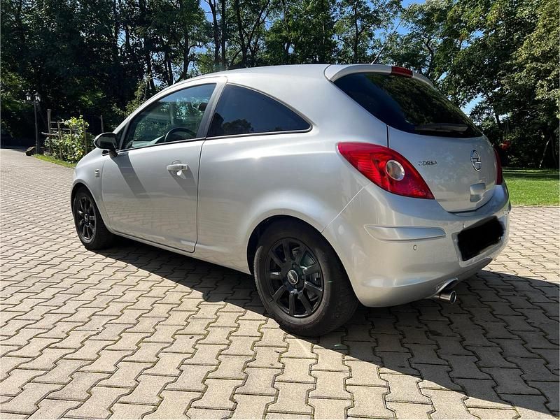 Silber Gebraucht 2011 Opel Corsa Satellite Kleinwagen | 3.750 € (Fairer Preis) - Bild 1/4