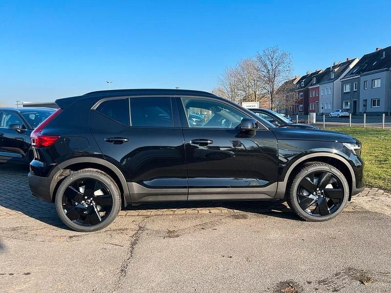Neu Volvo XC40 Plus 197 PS (144 kW) 2026 Schwarz SUV