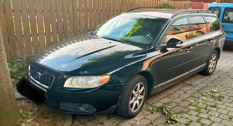 Schwarz Gebraucht 2008 Volvo V70 Summum Kombi | 3.200 € (Fairer Preis) - Bild 1/4