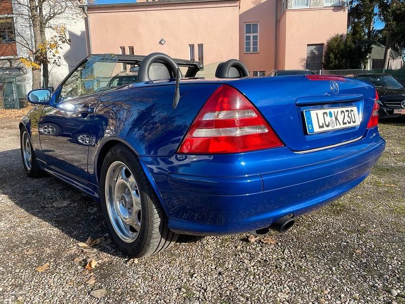 Gebraucht Mercedes SLK230 260 PS (191 kW) 2000 Blau Cabrio