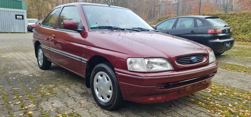 Gebraucht Ford Escort 60 PS (44 kW) 1994 Rot Limousine