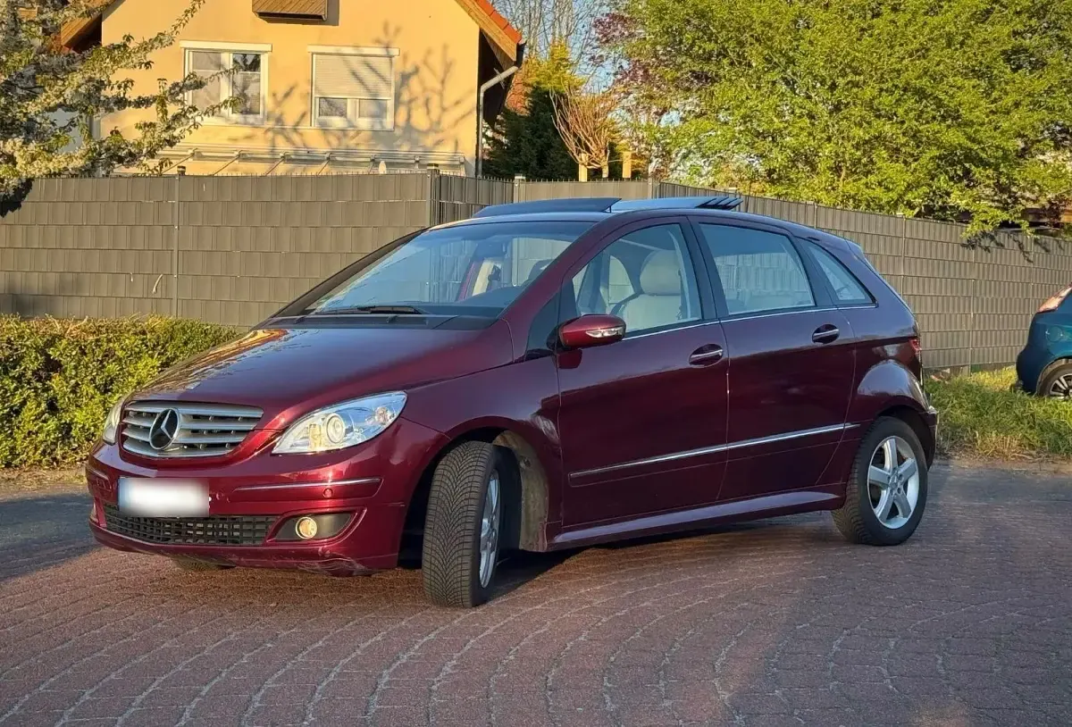 Second-hand Mercedes E200 193 CP (141 kW) 2006 Roșu Break