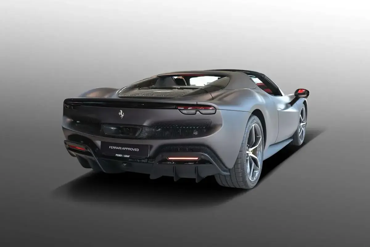 Gebraucht Ferrari 296 829 PS (609 kW) 2025 Grau Cabrio