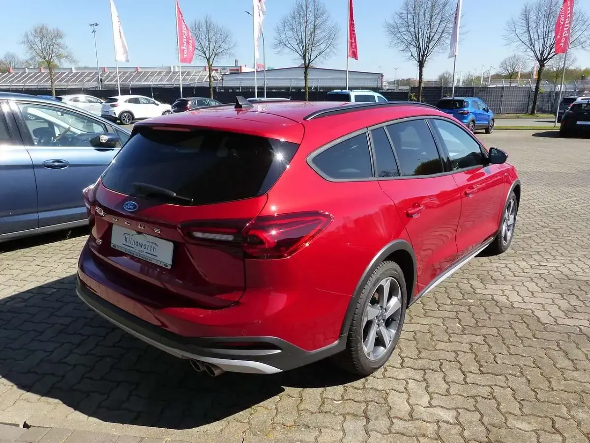 Gebraucht Ford Focus Active X 155 PS (114 kW) 2025 Rot Limousine