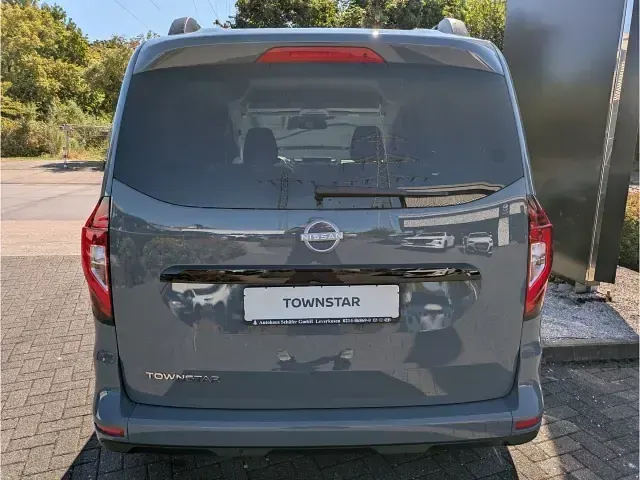 Neu Nissan Townstar Tekna 131 PS (96 kW) 2026 Grau Kombi