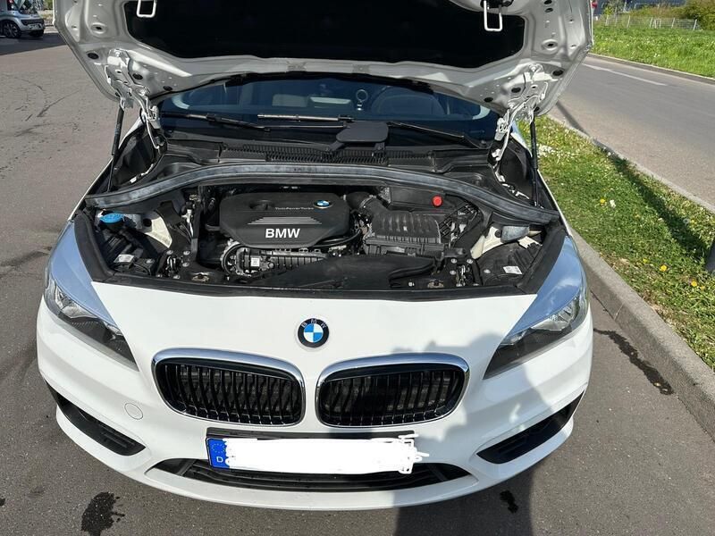 Weiß Gebraucht 2014 BMW 218 Active Tourer Van / Kleinbus | 9.300 € (Fairer Preis) - Bild 1/4