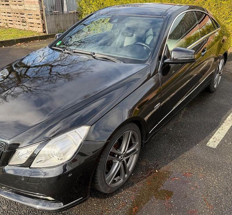 Gebraucht Mercedes E350 231 PS (169 kW) 2010 Schwarz Coupé