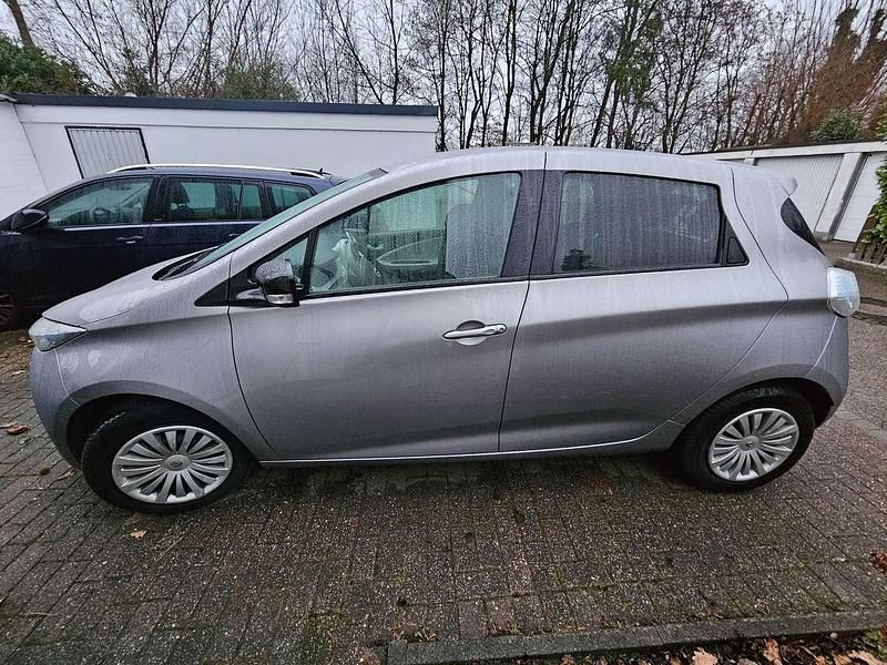 Silber Gebraucht 2017 Renault Zoe Life Kleinwagen | 6.990 € - Bild 1/4