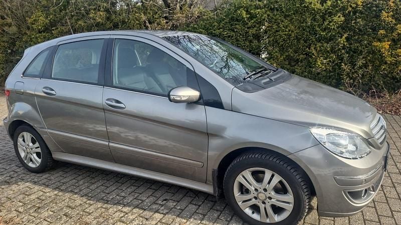 Gebraucht Mercedes B200 136 PS (100 kW) 2008 Grau Van / Kleinbus
