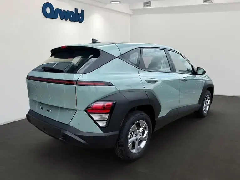 Neu Hyundai Kona Select 129 PS (94 kW) 2025 Grün SUV