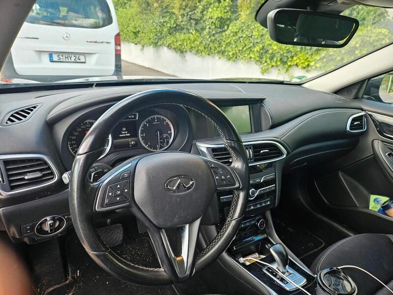 Gold Gebraucht 2017 Infiniti Q30 Kleinwagen | 8.000 € - Bild 1/4