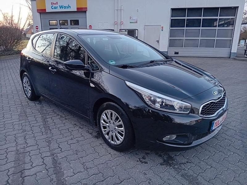 Gebraucht Kia Ceed EX 99 PS (72 kW) 2015 Schwarz Kleinwagen