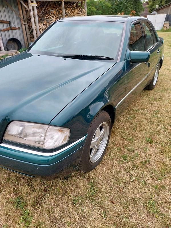 Gebraucht Mercedes C220 95 PS (69 kW) 1995 Grün Limousine