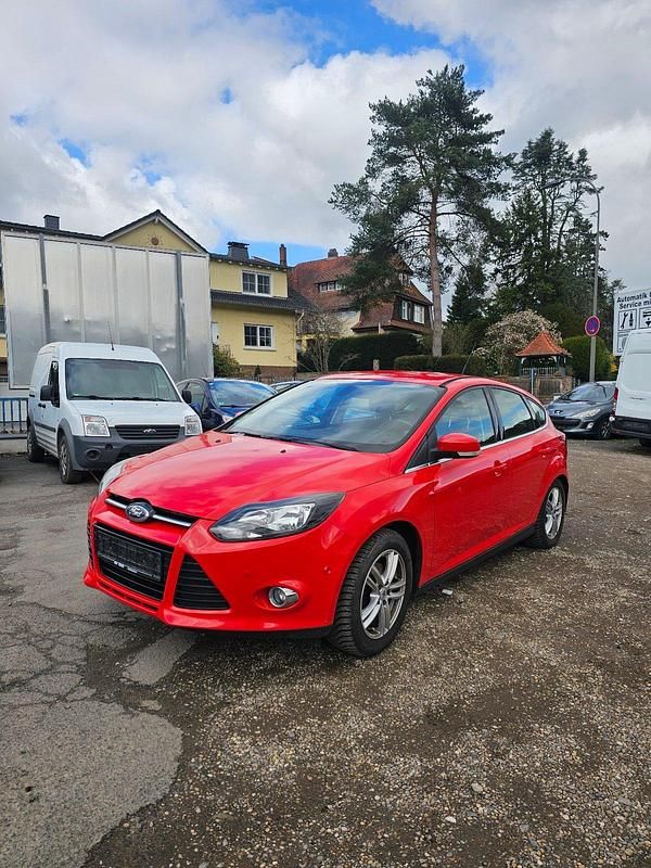 Gebraucht Ford Focus Titanium 125 PS (91 kW) 2013 Rot Kombi