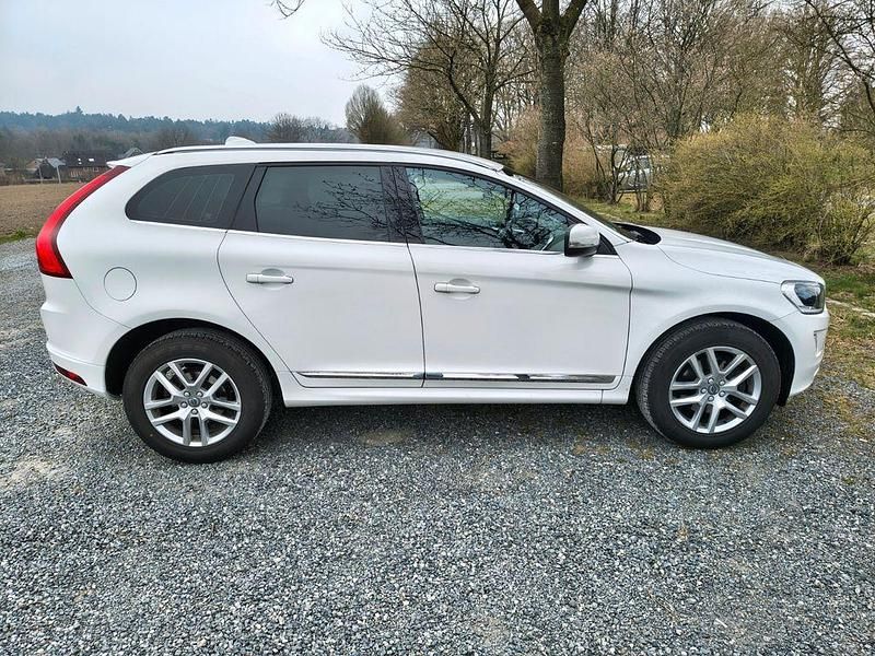 Gebraucht Volvo XC60 Summum 150 PS (110 kW) 2017 Weiß SUV