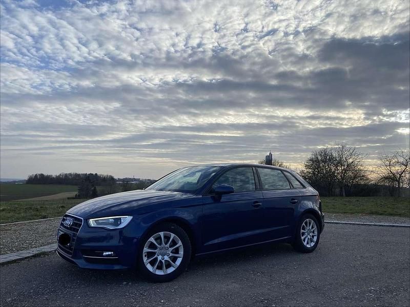 Second-hand Audi A3 Ambiente 125 CP (91 kW) 2015 Albastru Berlinǎ