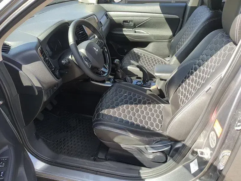 Gebraucht Mitsubishi Outlander Edition 150 PS (110 kW) 2017 Grau metallic SUV