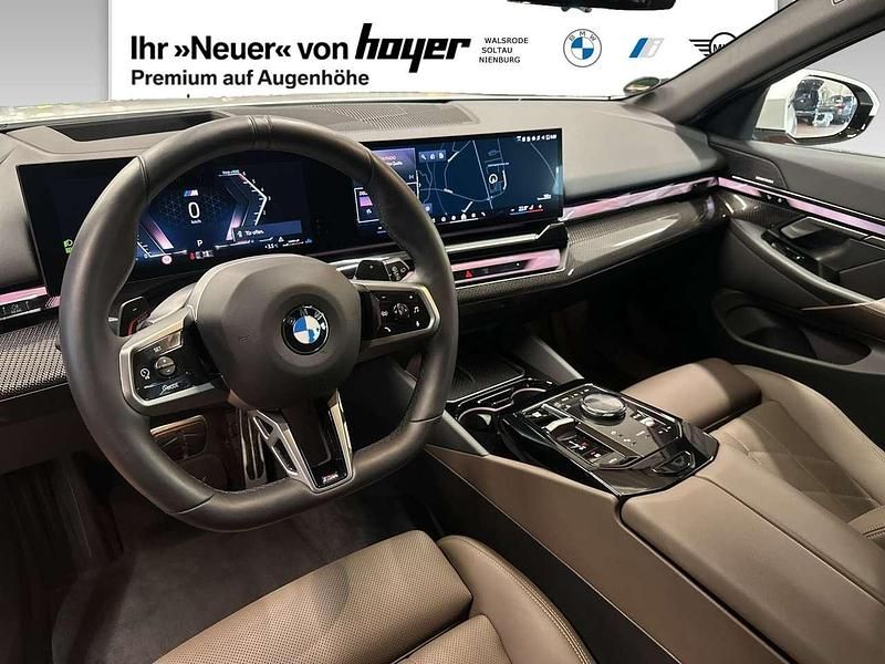 Gebraucht BMW 520 M Sport 197 PS (144 kW) 2025 Mineralweiß Kombi