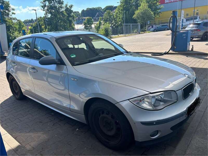 Grau Gebraucht 2006 BMW 118 Kleinwagen | 3.600 € (Etwas zu teuer) - Bild 1/4