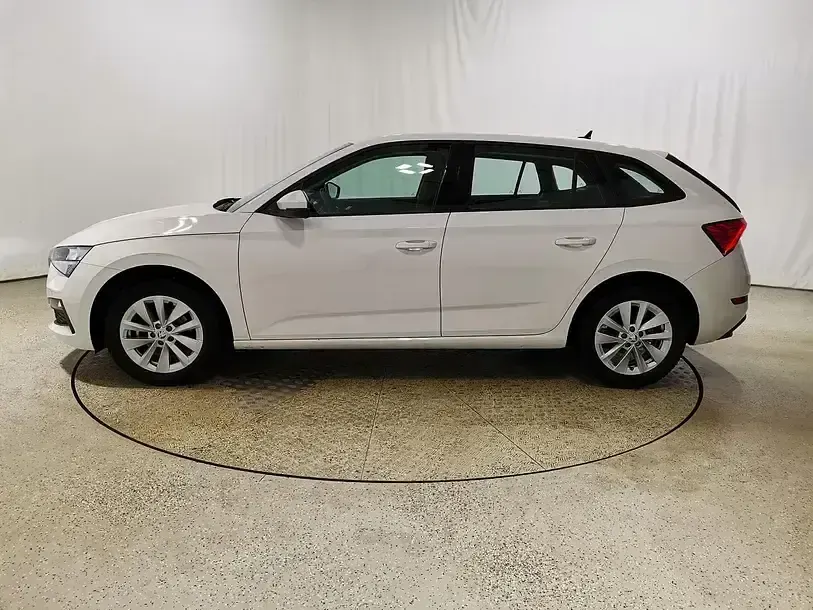 Gebraucht Skoda Scala Ambition 115 PS (84 kW) 2024 Candyweiss Kleinwagen