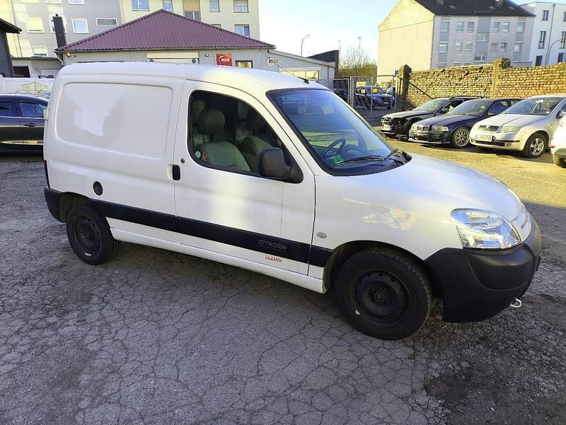 Weiß Gebraucht 2005 Citroën Berlingo Van / Kleinbus | 3.400 € (Etwas zu teuer) - Bild 1/4
